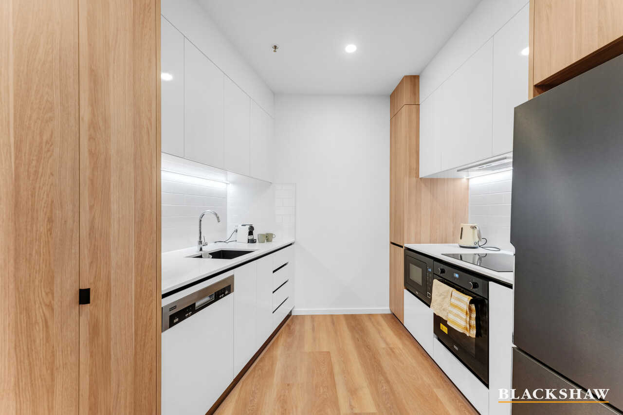 212/21 Captain Cook Crescent Griffith