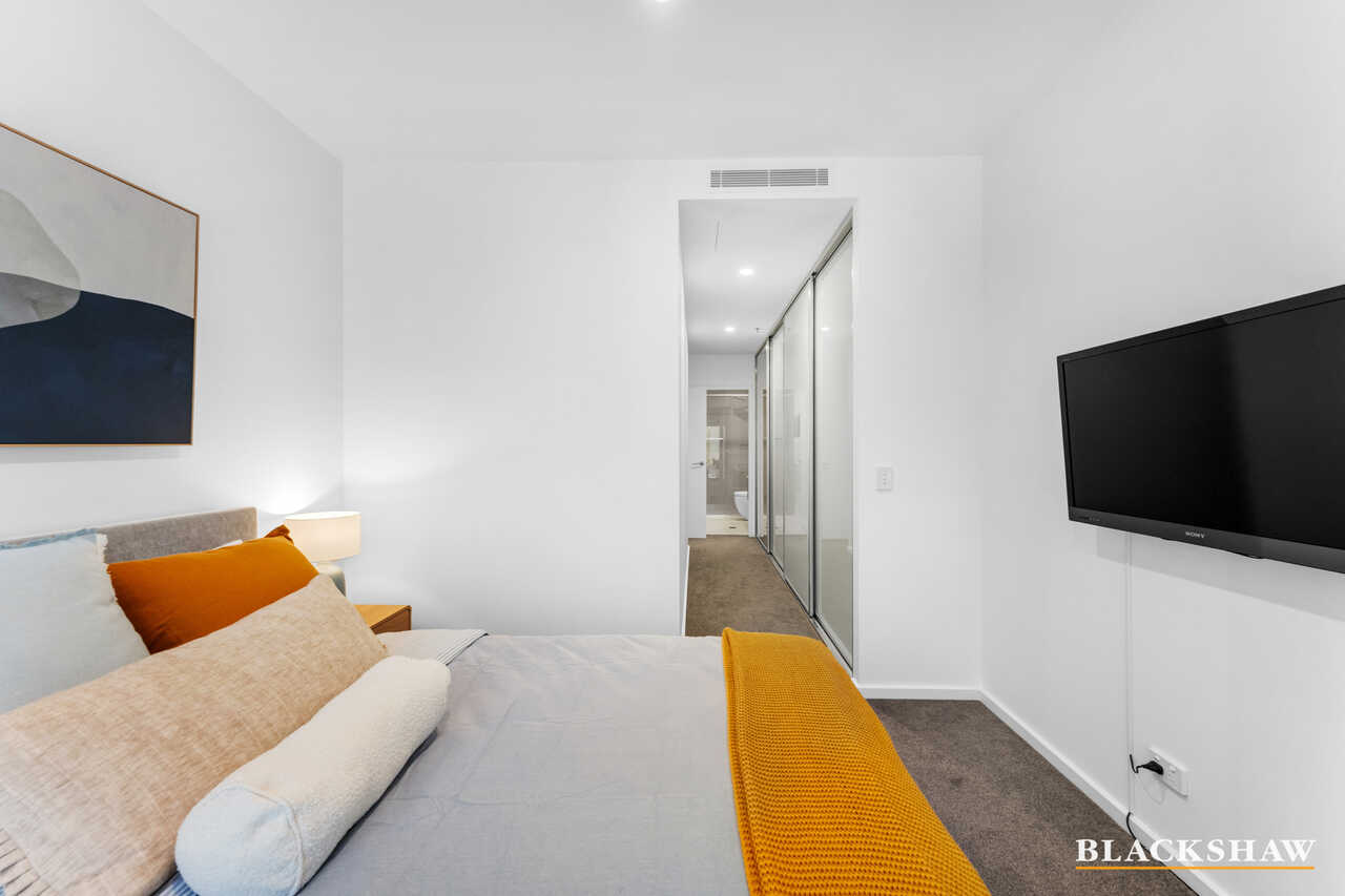 212/21 Captain Cook Crescent Griffith