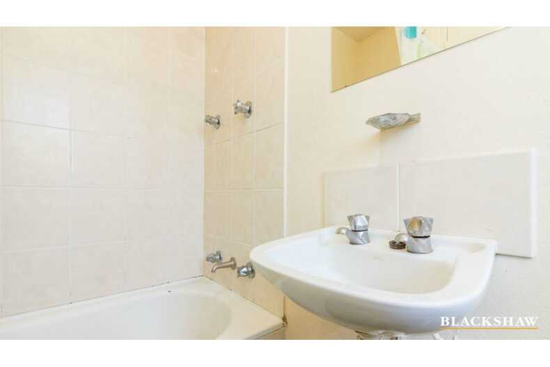 13/5  Young Street Queanbeyan