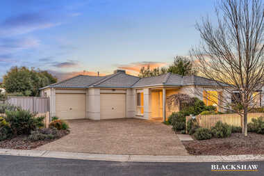 38 Bayside Court Jerrabomberra