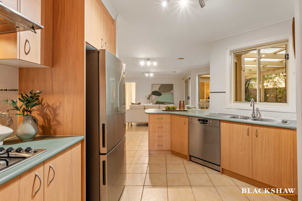 38 Bayside Court Jerrabomberra