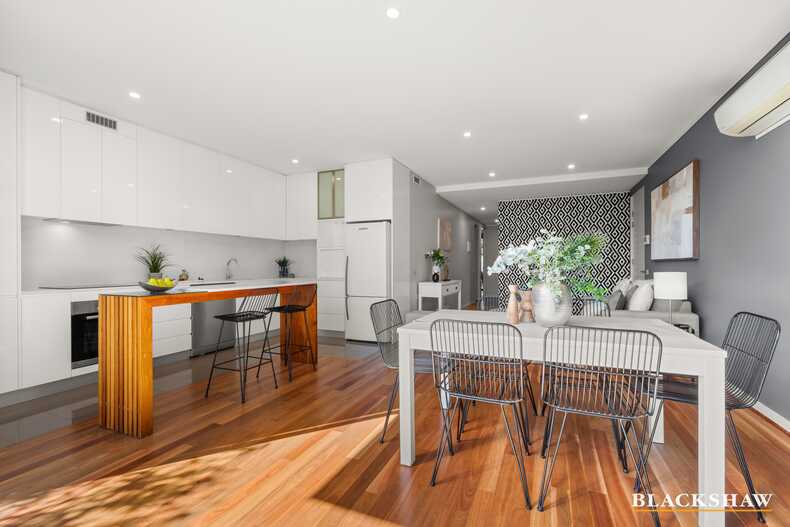2/139 Blamey Crescent Campbell