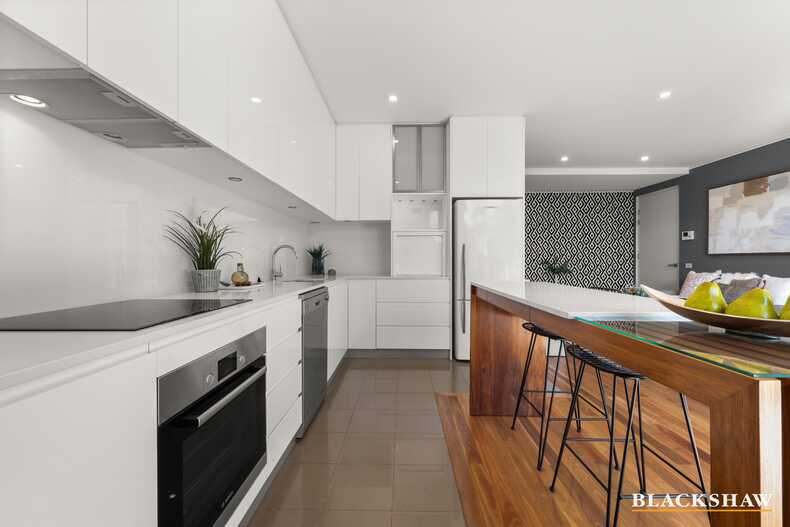 2/139 Blamey Crescent Campbell