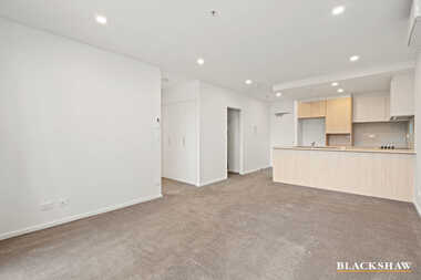 5/170 John Gorton Drive Coombs