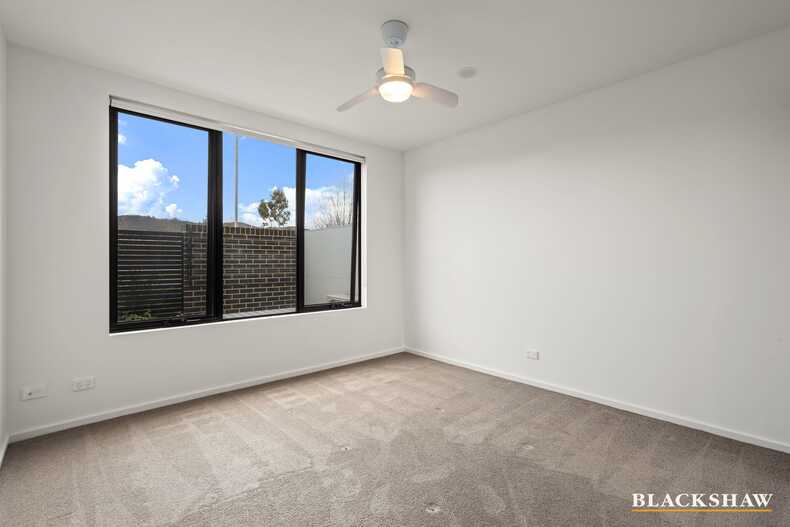 5/170 John Gorton Drive Coombs