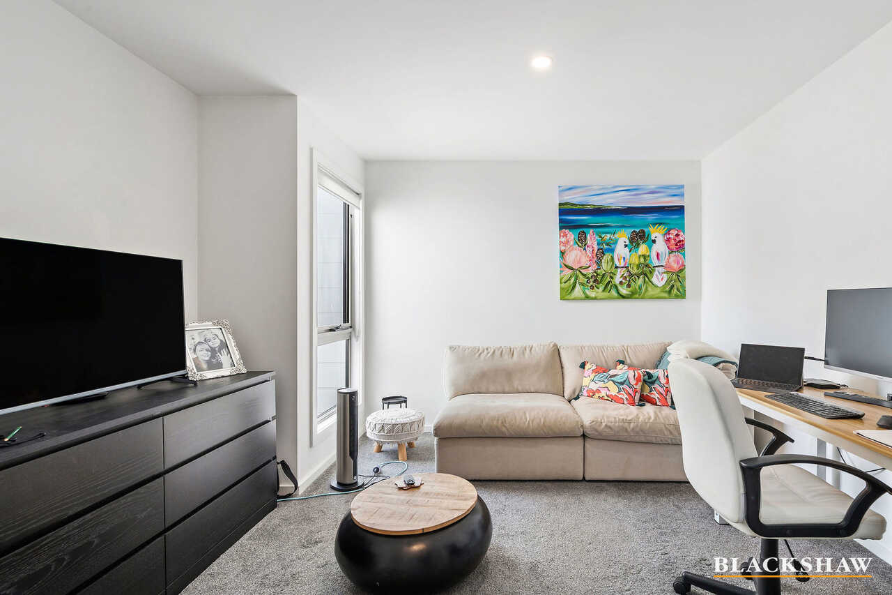 33/40 Pearlman Street Coombs
