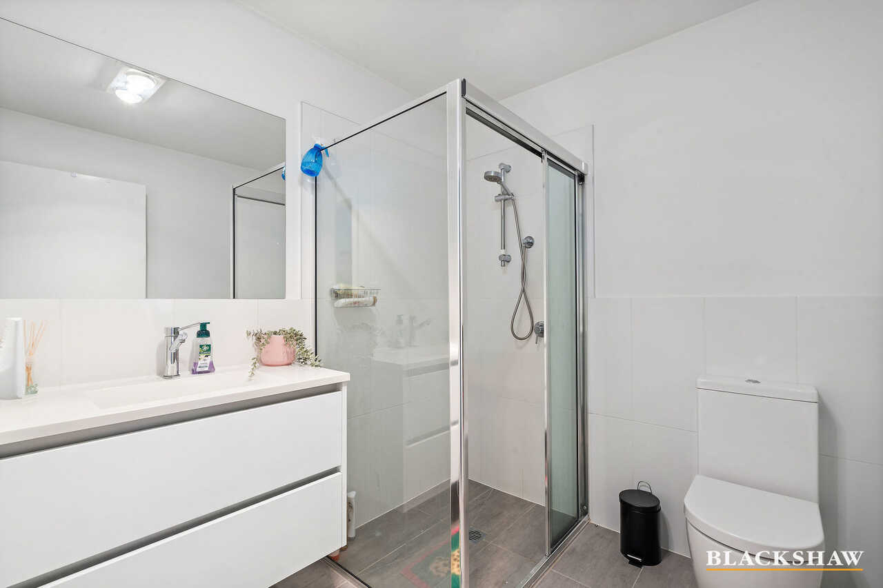 33/40 Pearlman Street Coombs