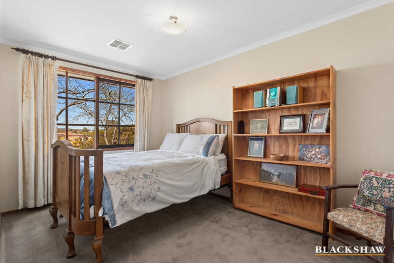 10 Buzacott Place Mckellar