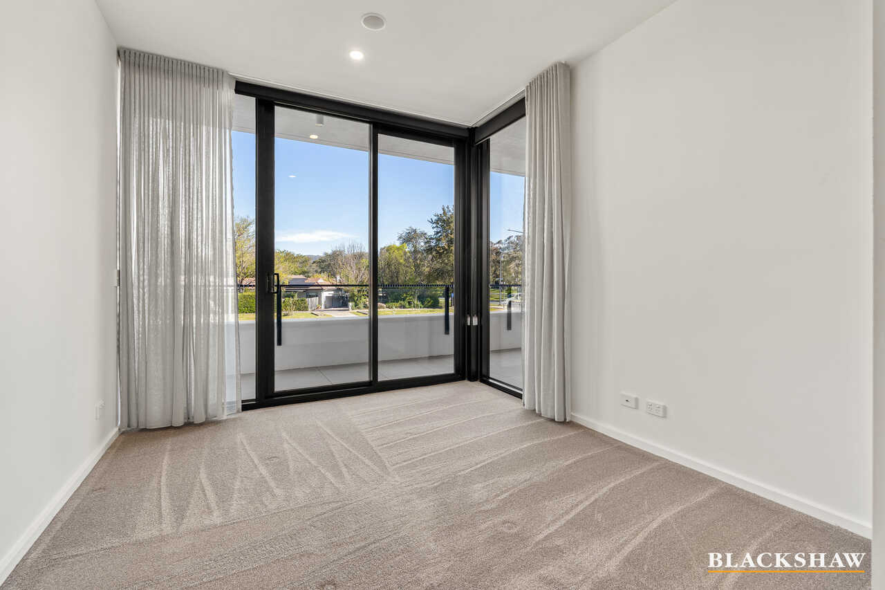 201/21 Captain Cook Crescent Griffith
