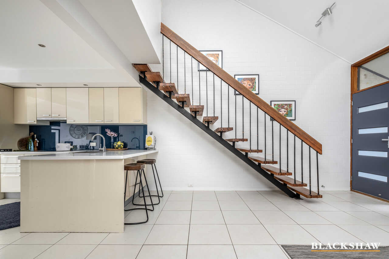 18 MacLachlan Street Holder