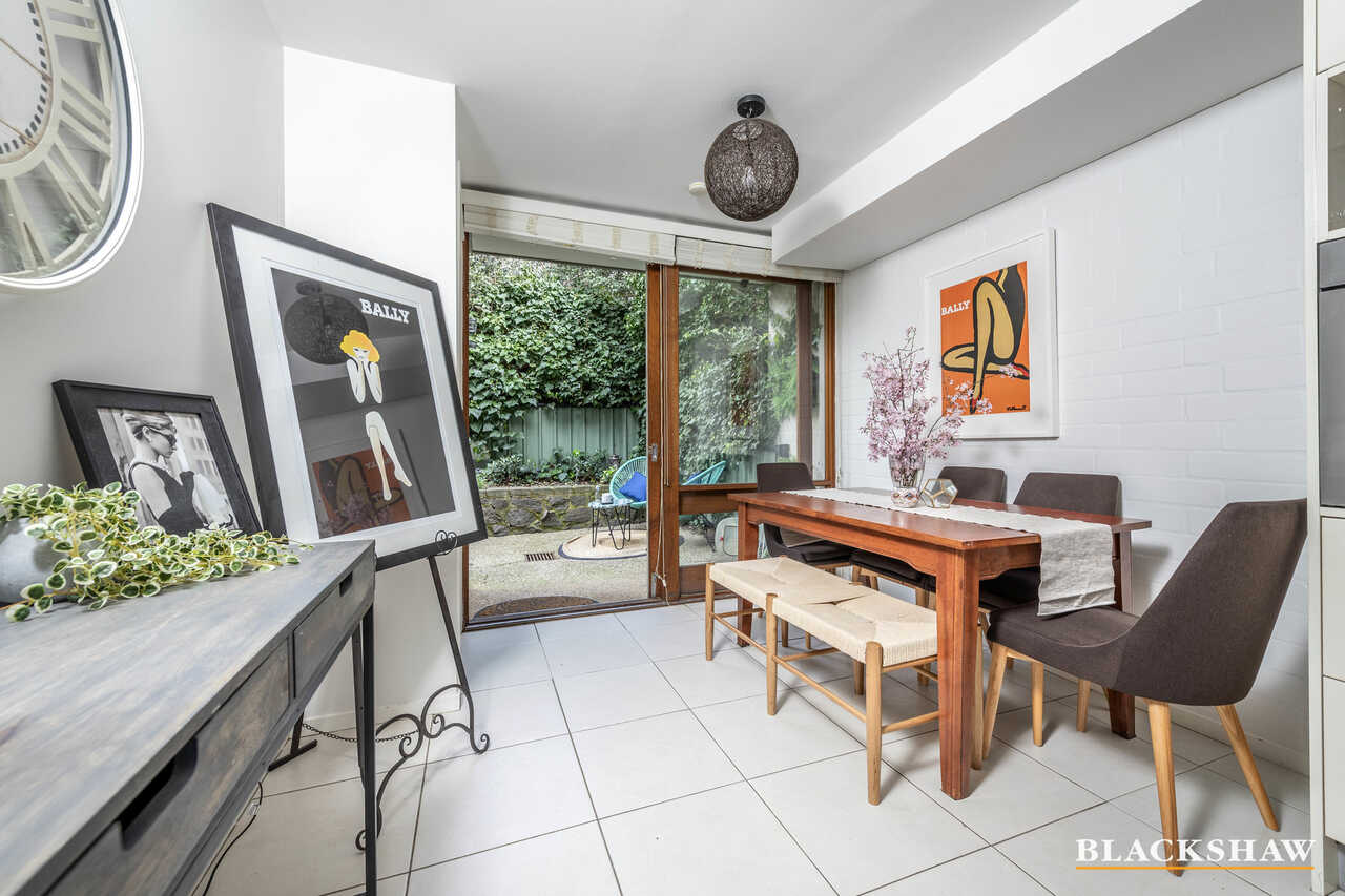 18 MacLachlan Street Holder