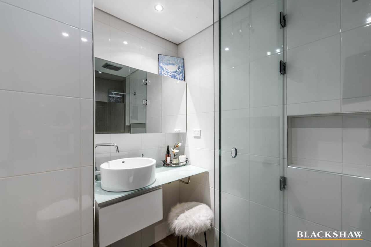 18 MacLachlan Street Holder