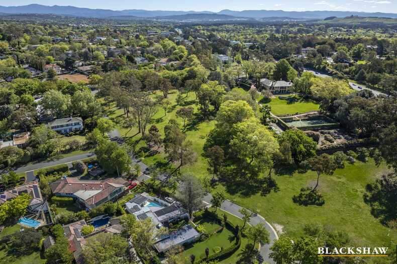 13 Canterbury Crescent Deakin 13 Canterbury Crescent Deakin