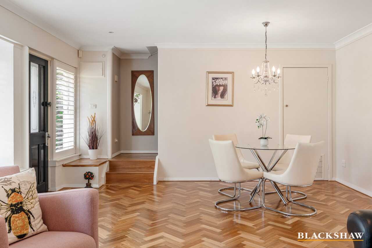 10 Strahan Row Yarralumla