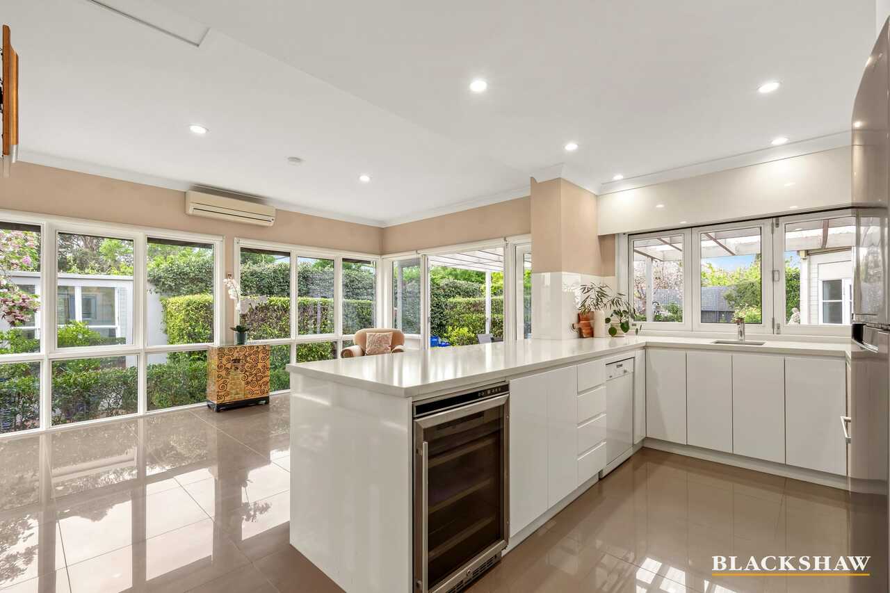 10 Strahan Row Yarralumla