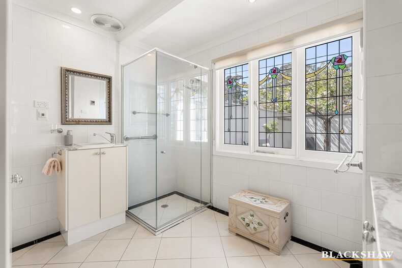 10 Strahan Row Yarralumla 10 Strahan Row Yarralumla