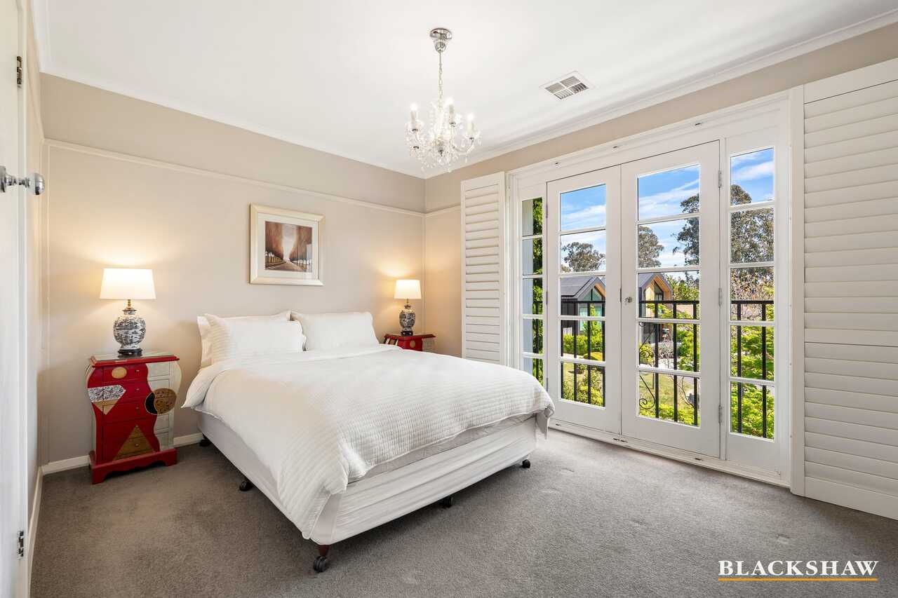 10 Strahan Row Yarralumla