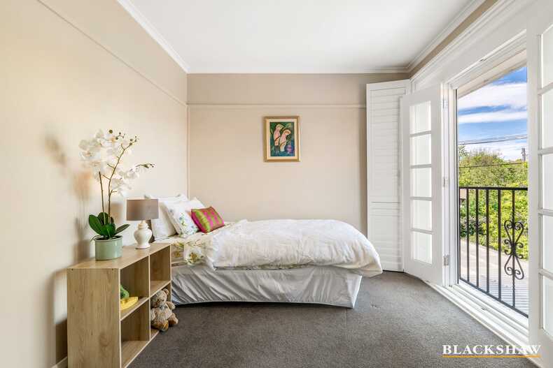 10 Strahan Row Yarralumla 10 Strahan Row Yarralumla