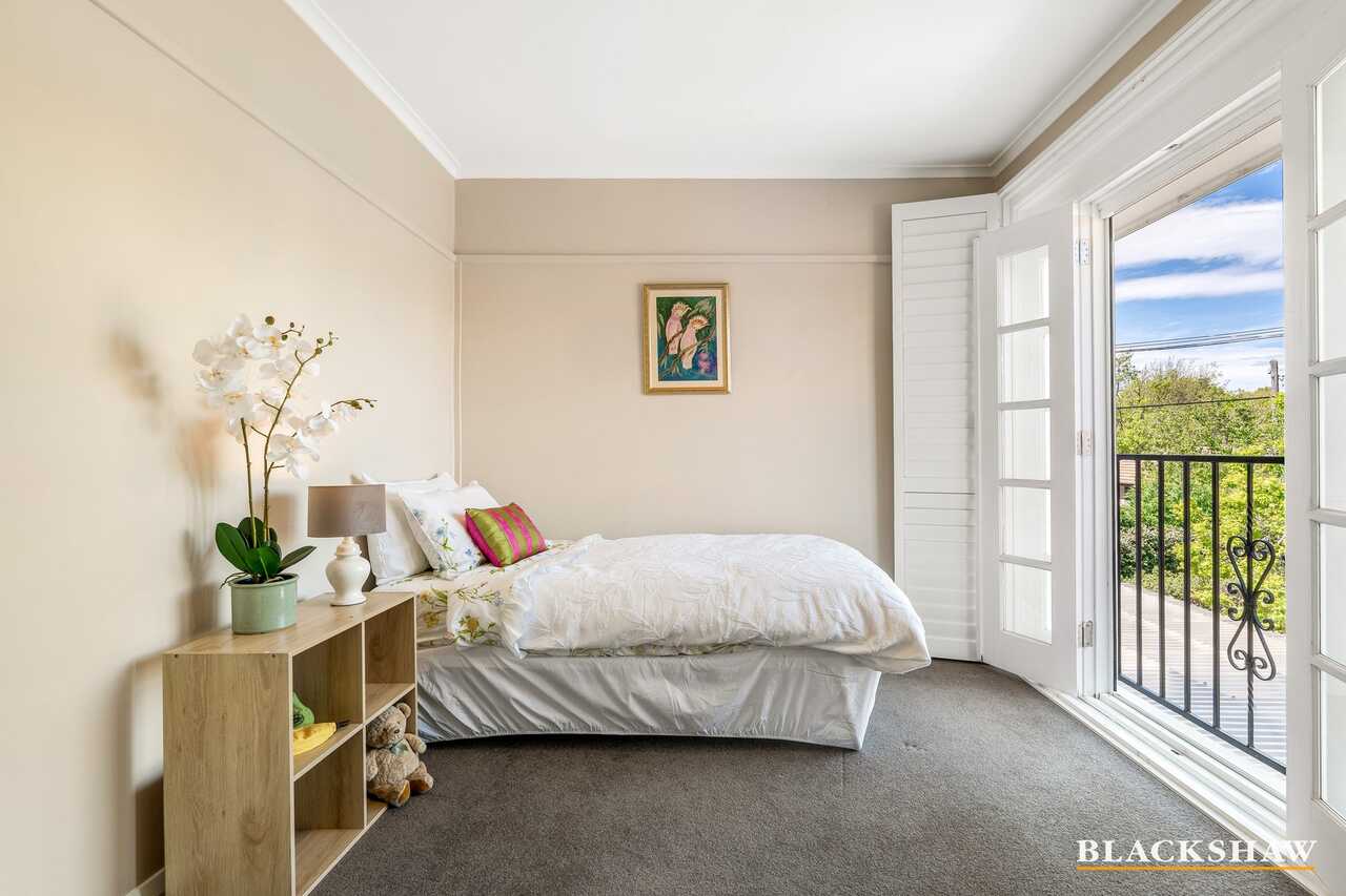 10 Strahan Row Yarralumla