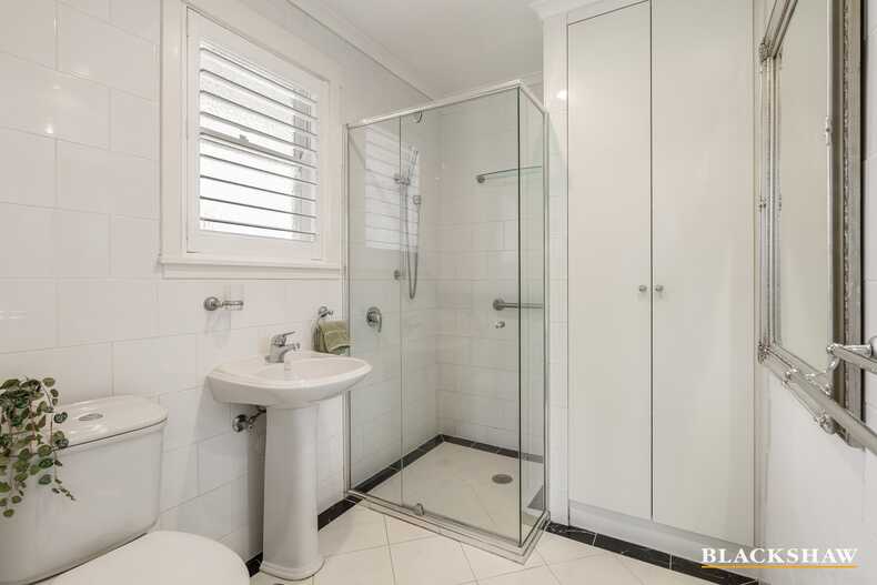 10 Strahan Row Yarralumla 10 Strahan Row Yarralumla