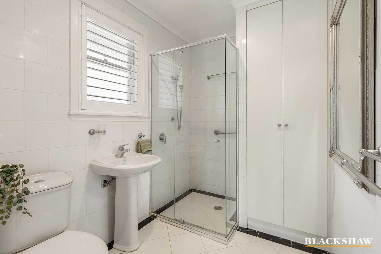 10 Strahan Row Yarralumla