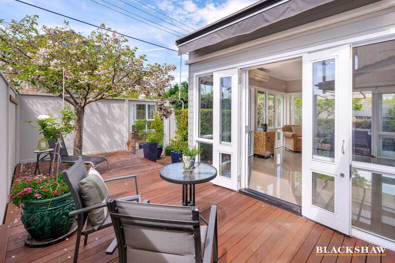 10 Strahan Row Yarralumla 10 Strahan Row Yarralumla