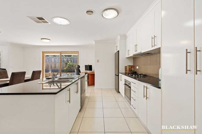2/12 Seddon Place Flynn