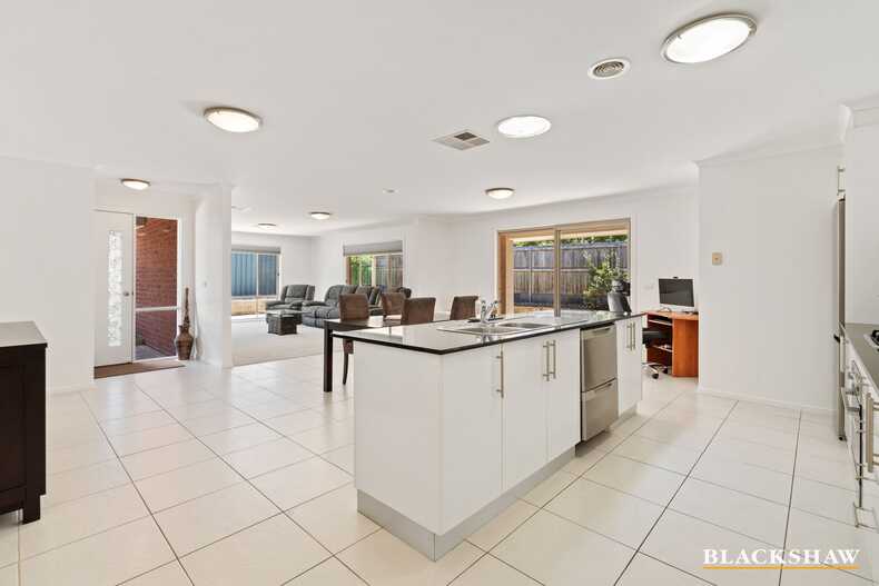 2/12 Seddon Place Flynn