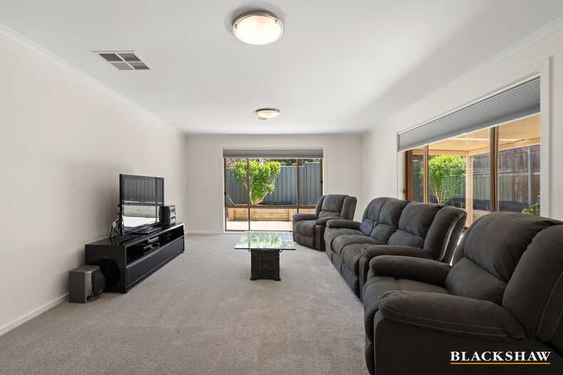 2/12 Seddon Place Flynn