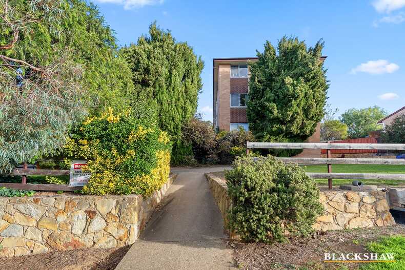 2/67 Derrima Road Queanbeyan
