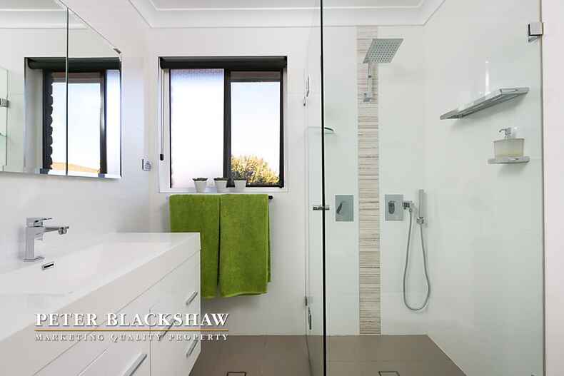 64 Crest Park Parade Queanbeyan West 64 Crest Park Parade Queanbeyan West