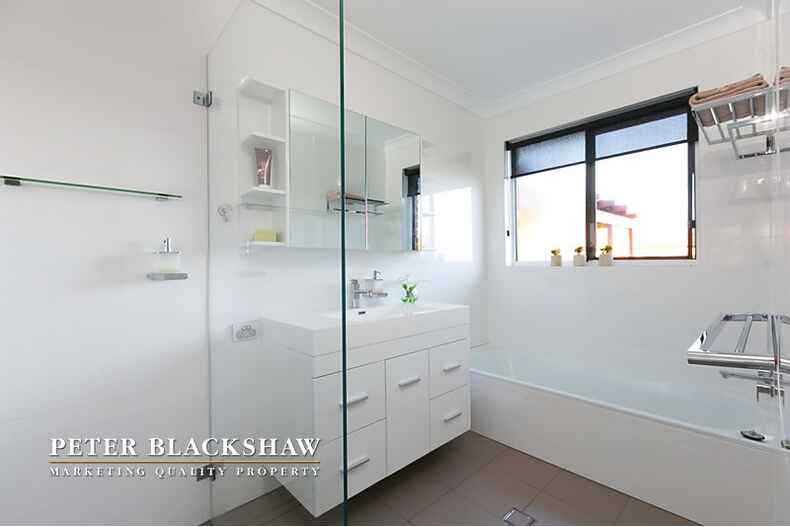 64 Crest Park Parade Queanbeyan West 64 Crest Park Parade Queanbeyan West