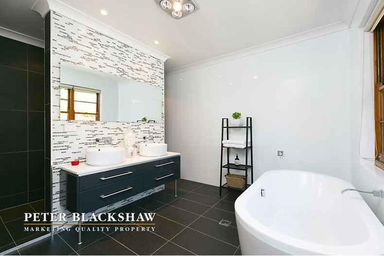 64 Stonehaven Crescent Deakin