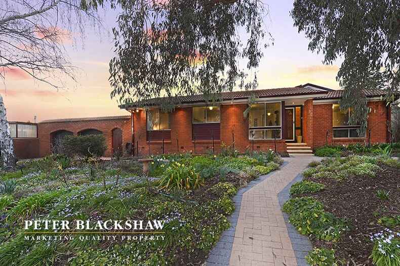 17 Oldfield Circuit Kambah