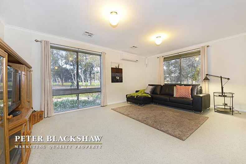 17 Oldfield Circuit Kambah