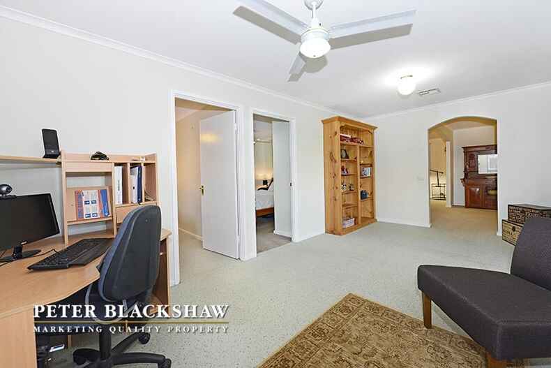 17 Oldfield Circuit Kambah