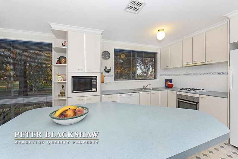 17 Oldfield Circuit Kambah