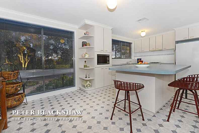 17 Oldfield Circuit Kambah