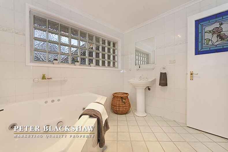 17 Oldfield Circuit Kambah