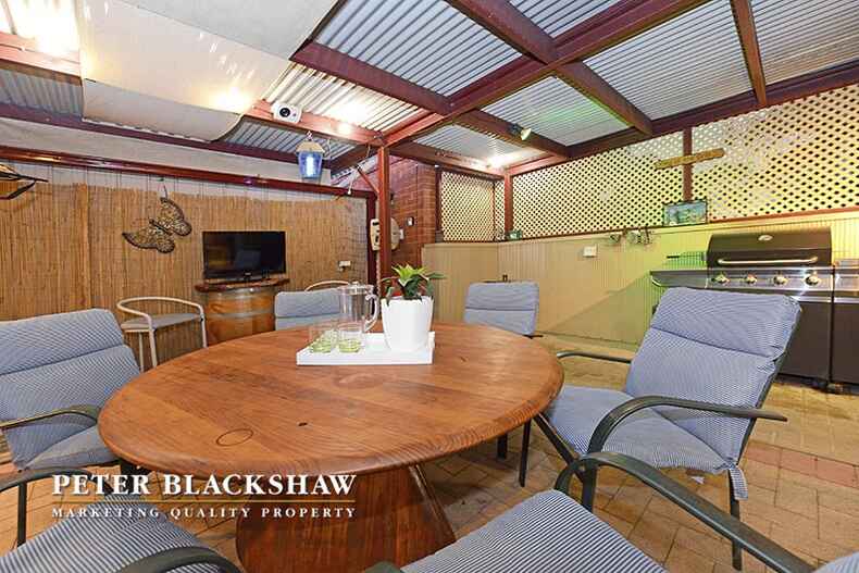 17 Oldfield Circuit Kambah