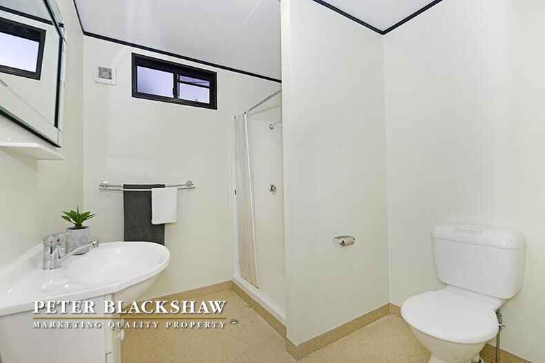 17 Oldfield Circuit Kambah