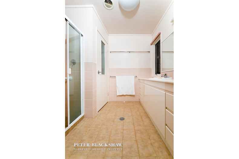 36 Jansz Crescent Griffith