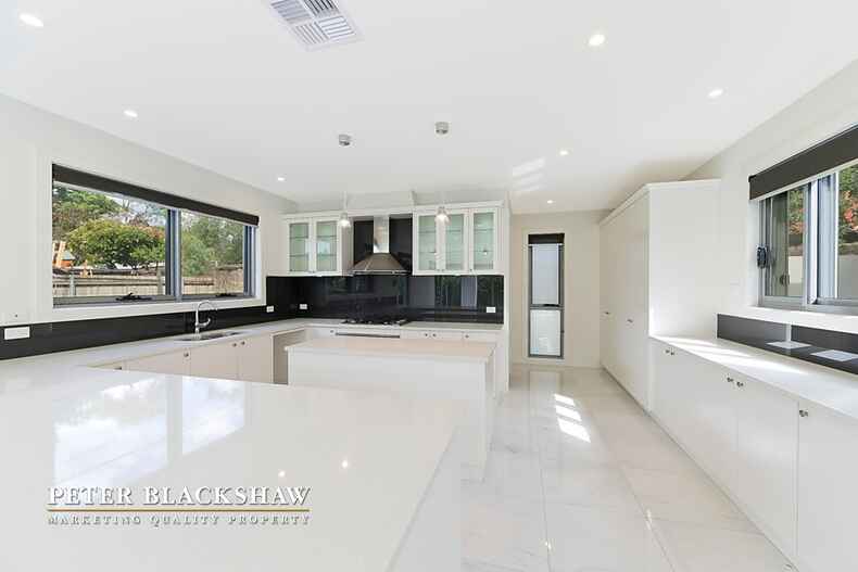 15 Walker Crescent Griffith 15 Walker Crescent Griffith