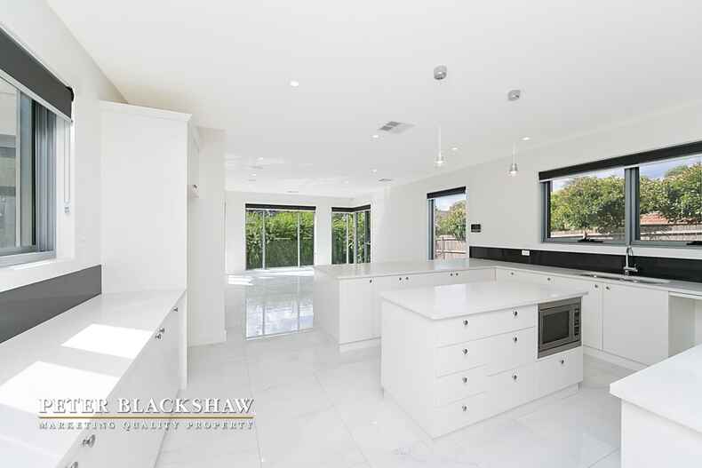 15 Walker Crescent Griffith 15 Walker Crescent Griffith