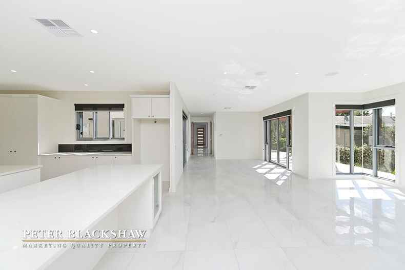 15 Walker Crescent Griffith 15 Walker Crescent Griffith