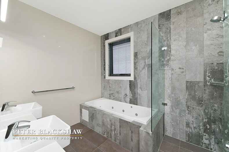 15 Walker Crescent Griffith 15 Walker Crescent Griffith