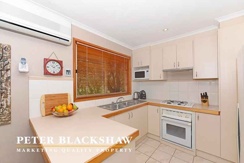 10 Chipperfield Circuit Gordon