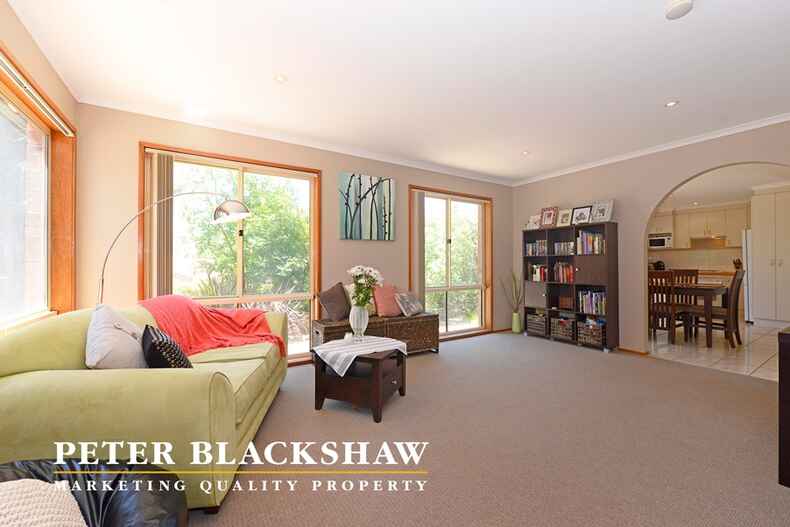 10 Chipperfield Circuit Gordon