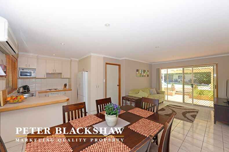 10 Chipperfield Circuit Gordon