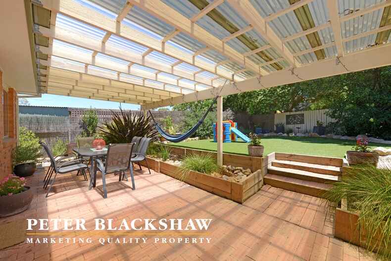 10 Chipperfield Circuit Gordon